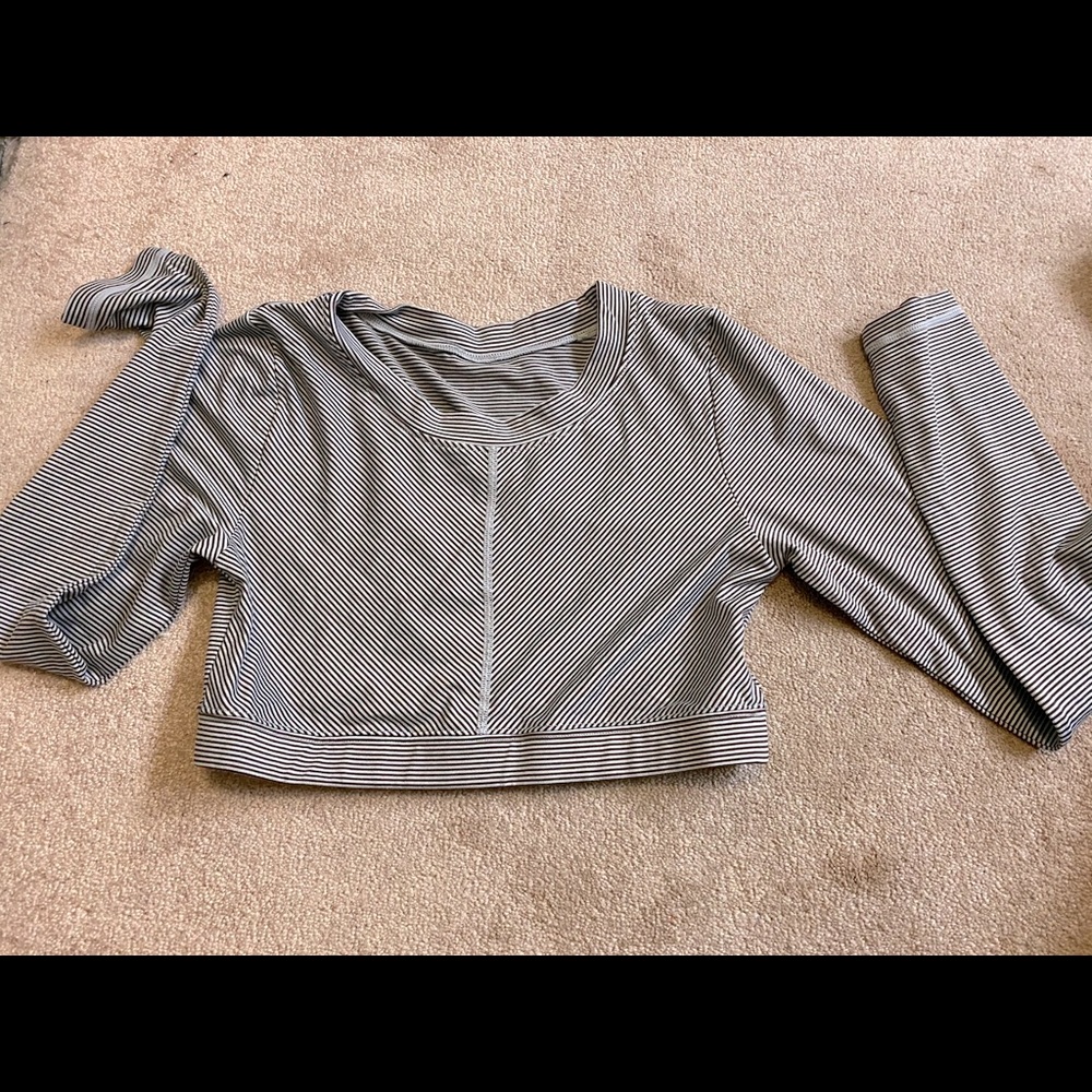 Savvi size large black and white crop top